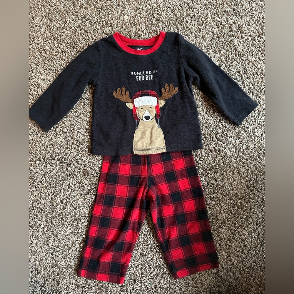 Baby boy 18 month carters matching pjs set